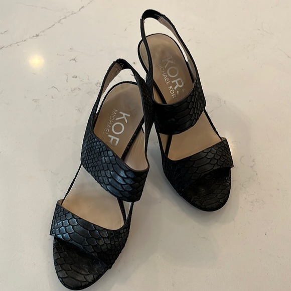 Kors Michael Kors pull on blackish python embossed. Heeled sandal size 5 1/2. - Picture 1 of 10